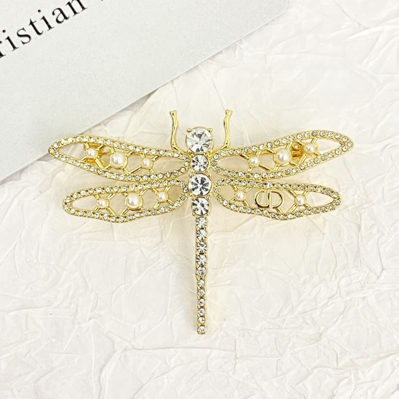 chr1st1an D10r brooches